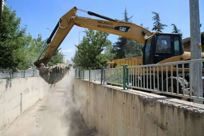Kayseri Melikgazi'de kanallara temizlik