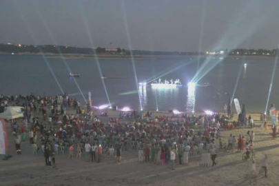 Altın Koza’da göl üzerinde konser