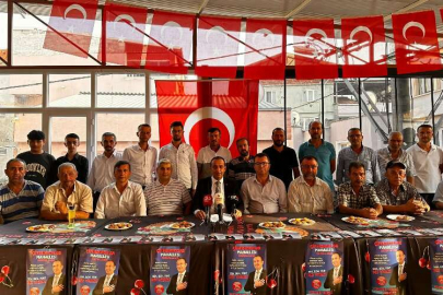 Adaylık açıklamasını meşaleli şova dönüştürdü! Muhtar adayından müthiş projeler