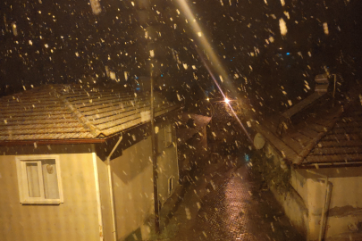 Keles'te kar yağışı başladı. işte o muhteşem kar yağışı