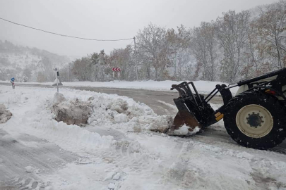 Keles Belediyesi ekiplerinden kar mesaisi