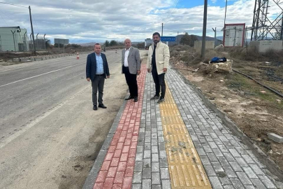 Büyükorhan ilçe merkezi girişinin çevresi değişiyor.Başkan Korkmaz çalışmaları yerinde inceledi