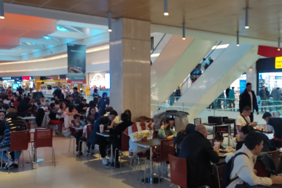 Yağmurlu hava nedeniyle hafta sonu Bursalılar büyük mağazalara akın etti