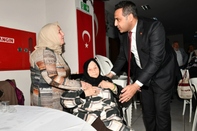 İzmir Çiğli'de Başkan Yıldız’a anlamlı hediye