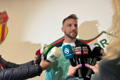 Bursasporlu oyuncular, Kırşehir FSK galibiyetini değerlendirdi