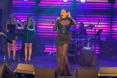 Aşkın Nur Yengi sevenleriyle buluştu