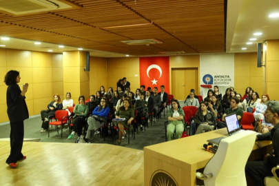 Antalya Büyükşehir’de gençlere AB fırsatları toplantısı