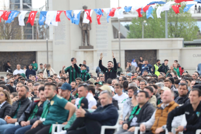 İzmit Kent Meydanı’nda yeşil-siyah heyecan