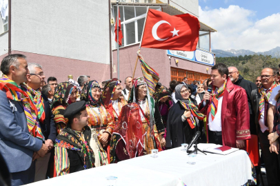 Bursa Osmangazi'de asırlık köy düğünü fethettti!