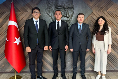 Egeli Genç İş İnsanları Paris'e Çıkarma Yaptı