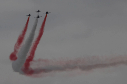 Türk Yıldızları'ndan Mudanya'da nefes kesen prova