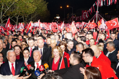 102. yıl coşkusu sokaklara taştı... Bursa'da Cumhuriyet yürüyüşü!