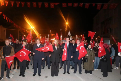 Keles'te sokakları meşaleler aydınlattı