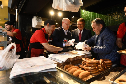 AK Parti Bursa İl Başkanı Davut Gürkan çarşı esnafıyla bir araya geldi