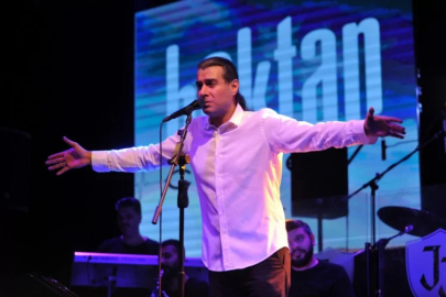 Ünlü sanatçı Haktan Bursalılara unutulmaz bir gece yaşattı