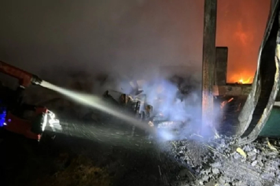 Bursa'da mobilya fabrikası alevlere teslim oldu