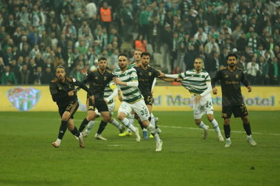 Bursaspor-Aliağa FK maçında son düdük geldi! Her şey var, gol yok...