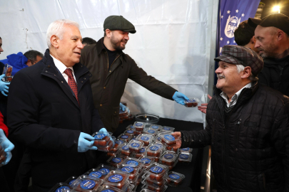 Bursa'da 17 ilçede 21 farklı camide tatlı ikramı