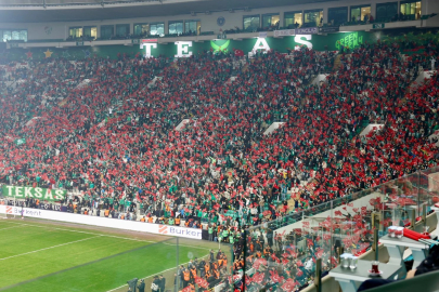 Bursaspor Tribünleri Türk Bayraklarıyla Donatıldı