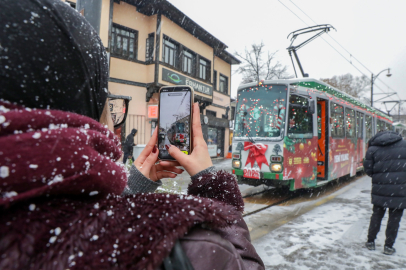 Bursa’da yeni yıl coşkusu nostaljik tramvayla yaşanıyor
