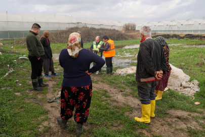 Antalya Büyükşehir'den sel felaketinde çiftçilerin yanında