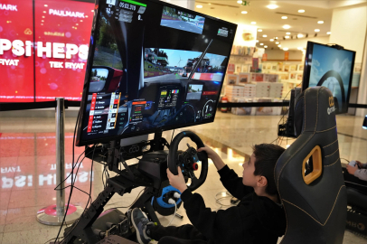 Ankara Keçiören'de öğrencilere teknoloji dolu karne şenliği