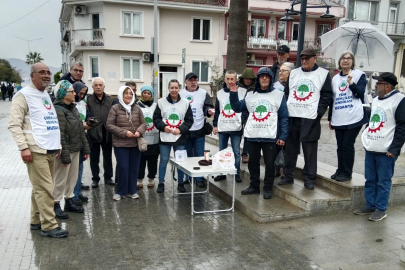 Mudanya'da emeklilerden 'seyyanen zam hemen' eylemi