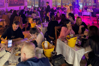 Bekri Meyhane’de Güner Sarıer ile renkli gece