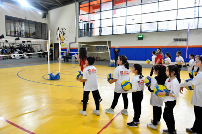 “Fabrika Voleybol” Projesi Sayesinde 290 Çocuk Fileyle Tanıştı
