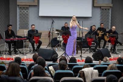 İzmir Bornova’da aşk şarkıları gecesi