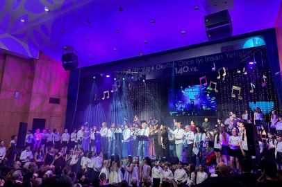 Öğretmenler, Öğrenciler ve Yöneticiler Aynı Sahneyi Paylaştı 