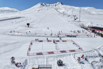 Kayseri Erciyes'te kar voleybolu heyecanı başlıyor