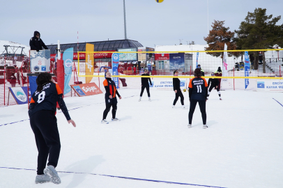Erciyes'te Kar Voleybolu Heyecanı Yaşandı