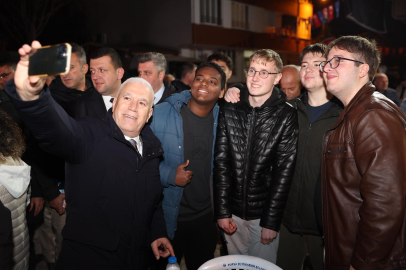 Başkan Bozbey doğup büyüdüğü mahallede iftar yaptı: 'Her sokağında ayak izimiz var'