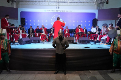 İzmit Kent Meydanı'nda Ramazan Dopdolu Geçti