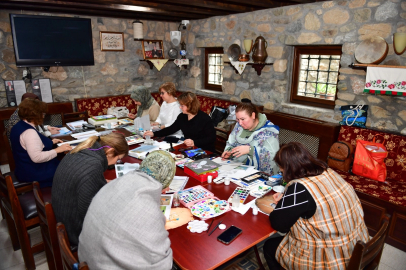 Bursa Osmangazi’de minyatür sanatı kadınlarla hayat buluyor