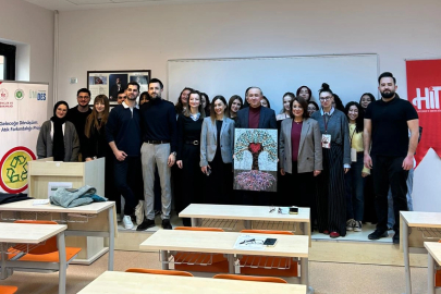 Kocaeli Üniversitesi'nde sıfır atıklar sanata dönüştü