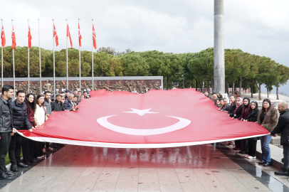 Çağdaş Gençlik 17. Şehitler Abidesi Çanakkale Buluşması Gerçekleştirildi