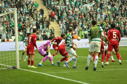 Bursaspor'dan şehri ayağa kaldıran galibiyet! Herkesin dilinde aynı şarkı...