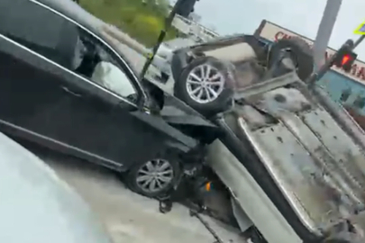 Bursa'da korkutan kaza! Otomobil takla attı