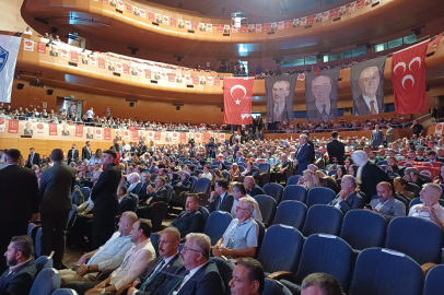 Bursa  Mhp'de Bayrak değişimi!  Özcanbaz, İl Başkanlığı görevini devraldı