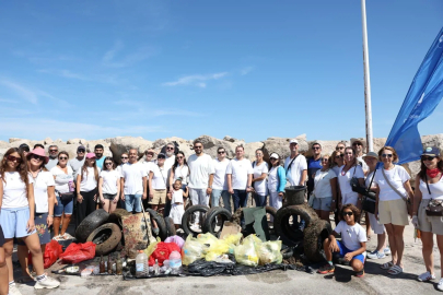 Çeşme Kıyılarından 1,5 Ton Atık Çıkarıldı