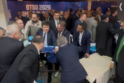 Bursa'da kritik seçim olaylı başladı! Fuar alanında oy öncesi masa kavgası...