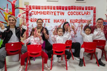 Bornova'da Cumhuriyet coşkusu çocuklarla başladı