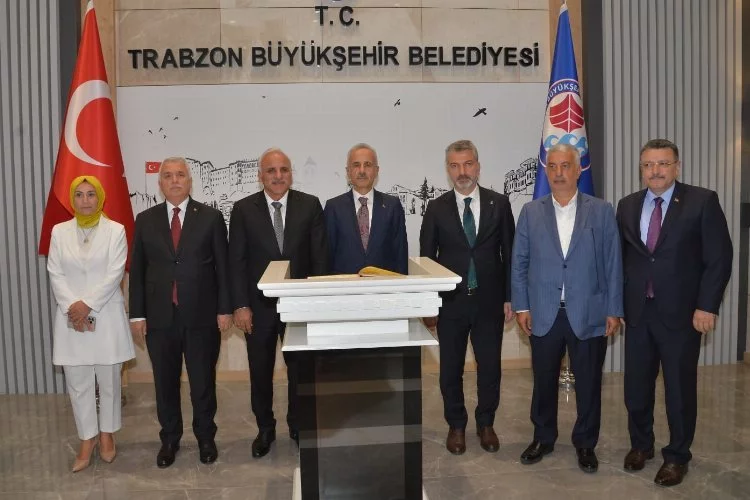 Bakan Uraloğlu Trabzon Büyükşehir’i ziyaret etti