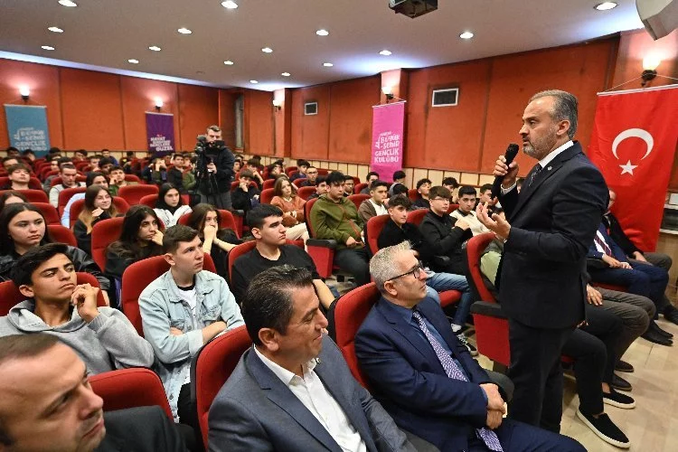 Bursa'da Başkan Aktaş'tan gençlere altın öğütler