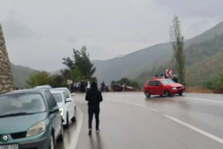 Bursa Keles yolunda feci kazada 5 kişi yaralandı