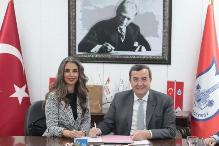 İzmir Aşkına Platformu'nun Fahri Başkanı Batur oldu 
