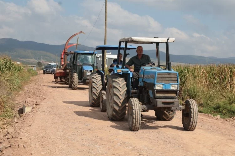 Kocaeli kırsalında çiftçinin yolu iyileştiriliyor