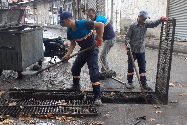 MASKİ'den yağmur suyu ızgaralarındaki temizlik çalışmalarına devam